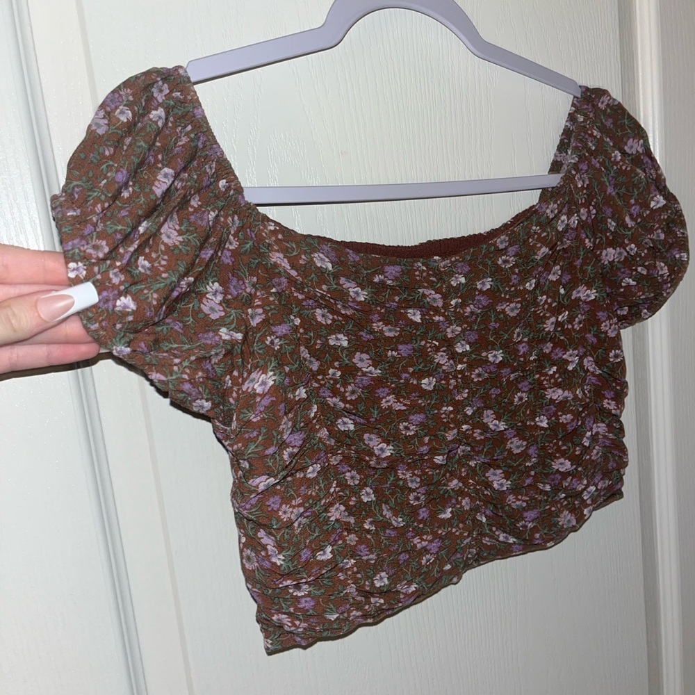 Cropped Floral Ruffle Blouse - Picture 3 of 5